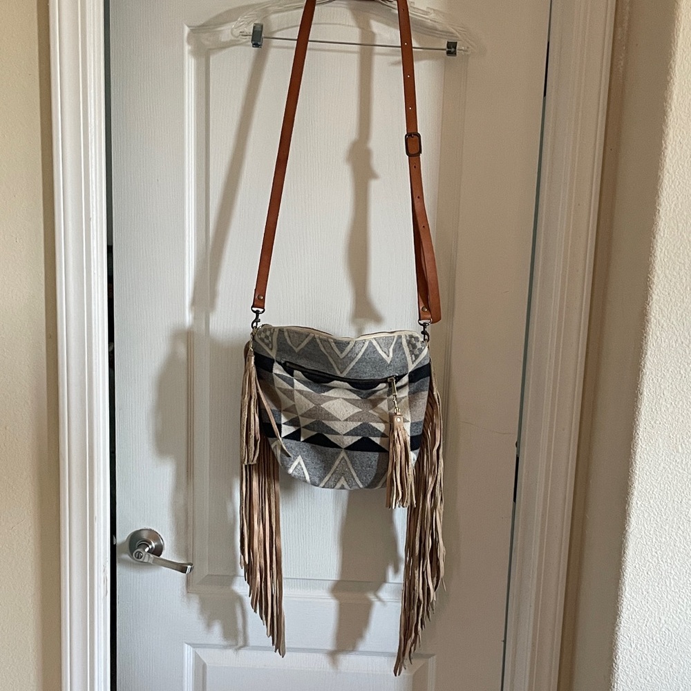 Boho Geometric Fringe Crossbody Bag - Black and Tan
